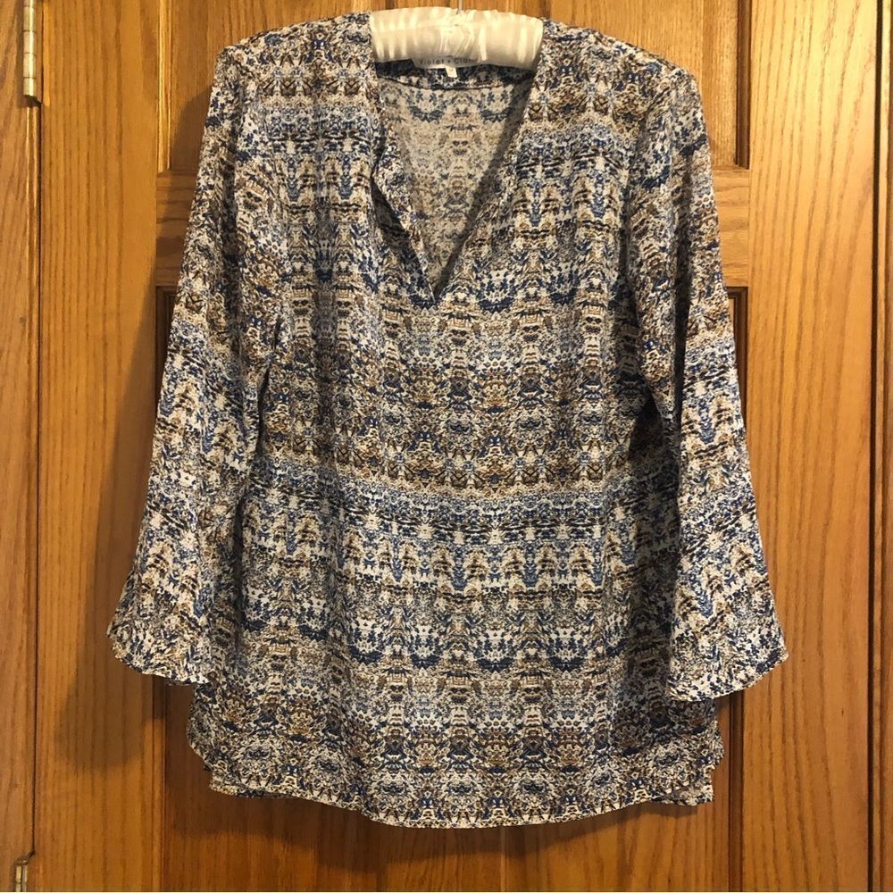 Violet & Claire Women’s Size M V-Neck Blouse 3/4 Length Bell Sleeves